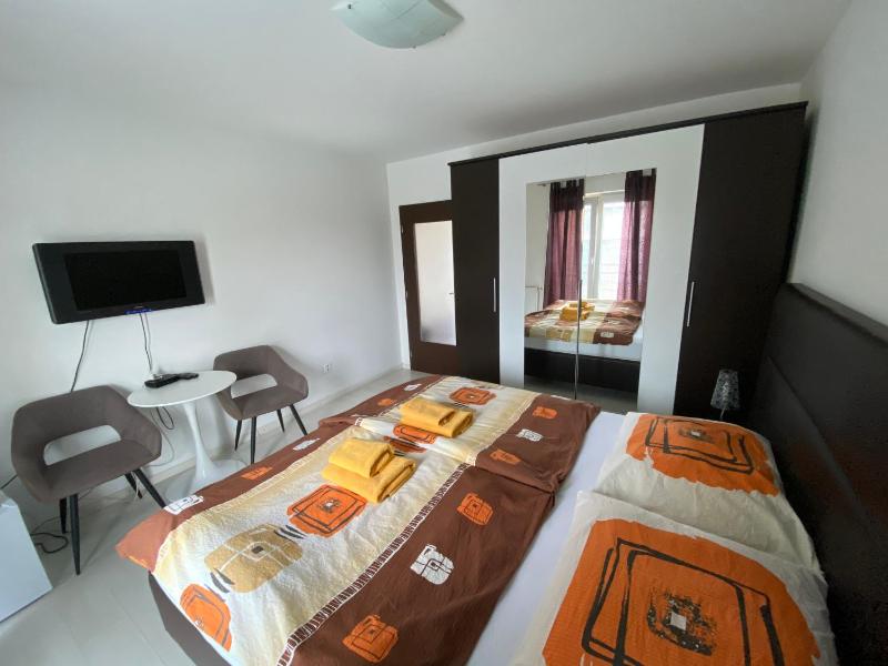 Double Room image 4