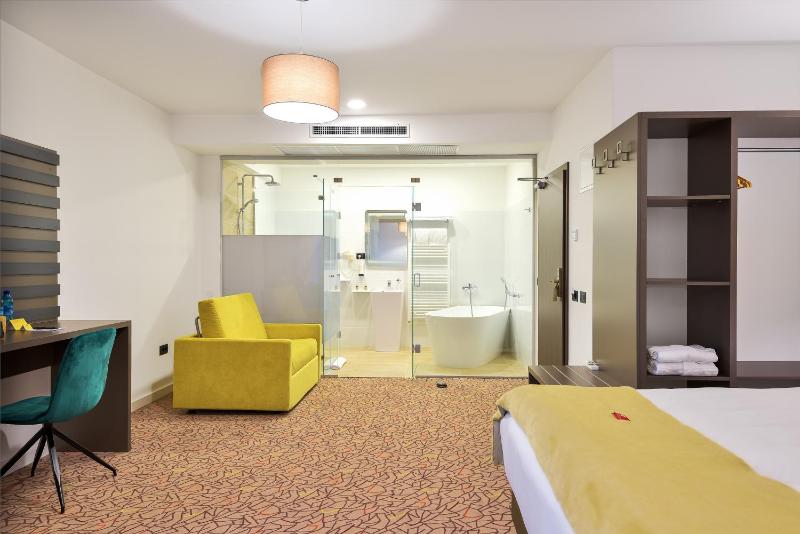 Standard Double or Twin Room image 2