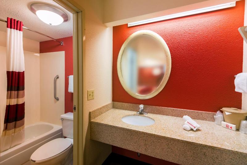 Deluxe Room with Two Double Beds Smoke Free image 4