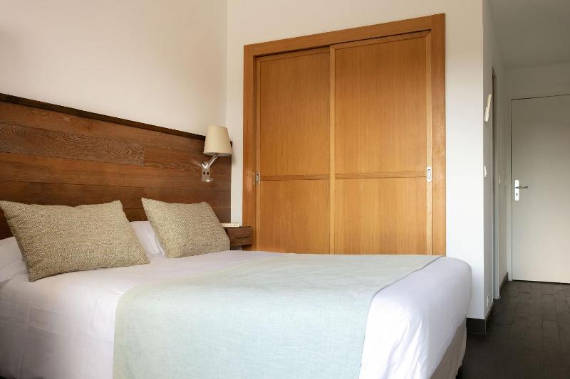 Standard Double or Twin Room image 4