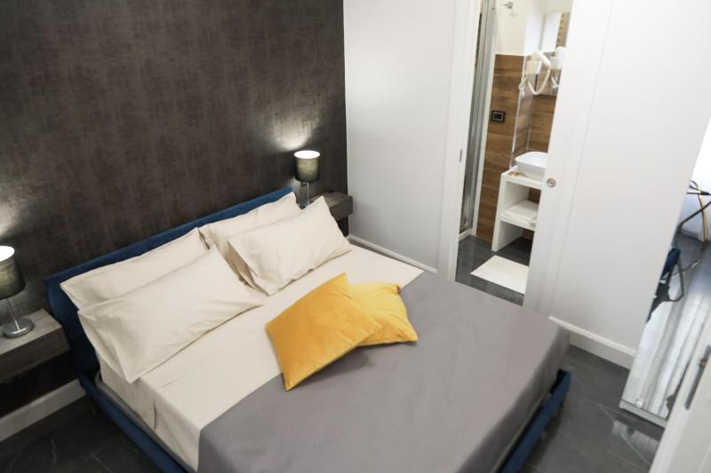 Double Room image 4