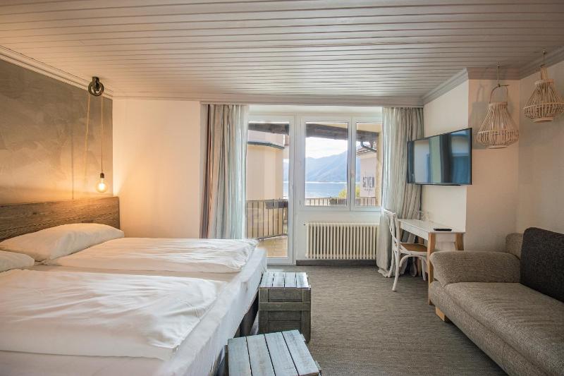 Double Room with Lake View and Balcony image 2
