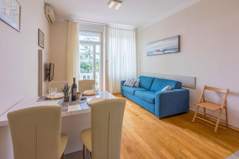 One-Bedroom Apartment image 1
