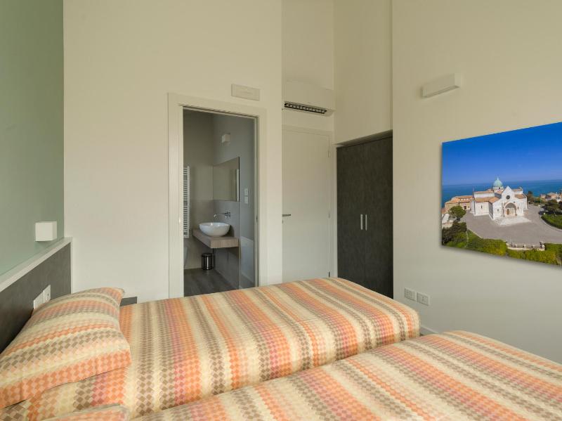 Economy Double Room image 1