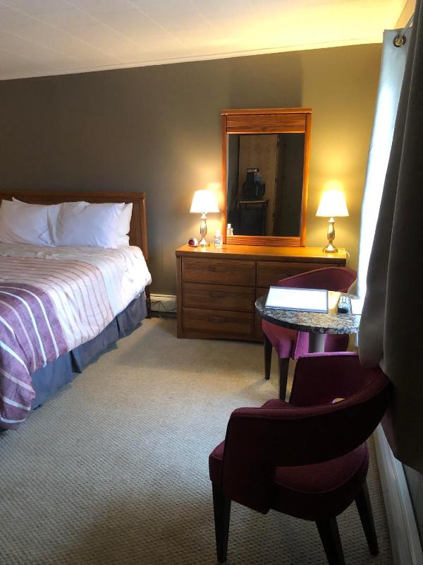 Queen Room image 3