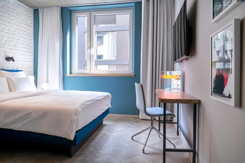 Large Double Room - 