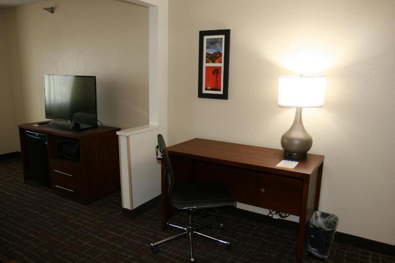 King Suite - Non-Smoking image 4