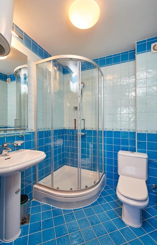 Double Room with Terrace and Sea View   image 4