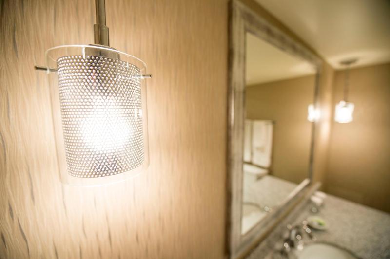 Premier Double Queen Room image 2