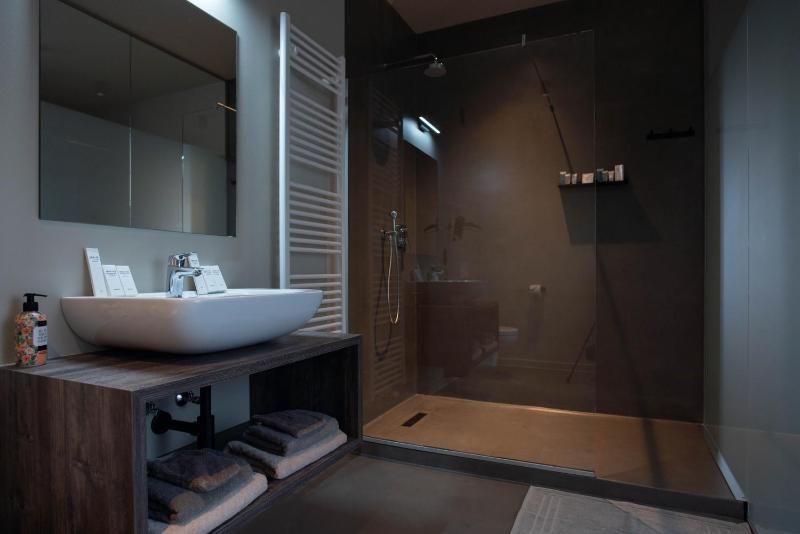 Standard Double Room image 3