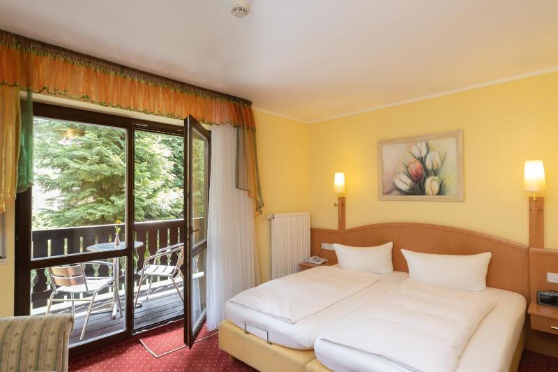 Double Room with Balcony image 3