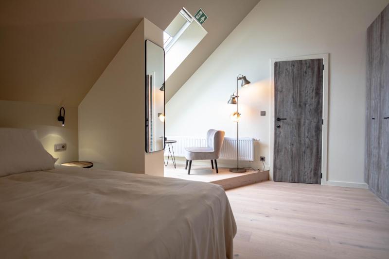 Large Double or Twin Room image 1