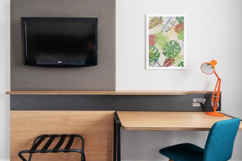 Standard Queen Room image 2