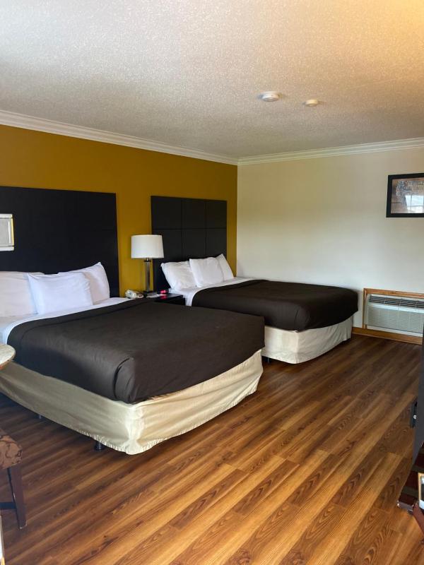 Standard Double Room with 2 Double Beds - Non-Smoking image 3