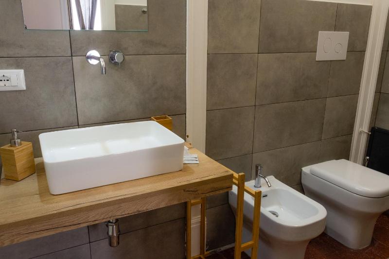 Deluxe Double Room with Balcony image 4
