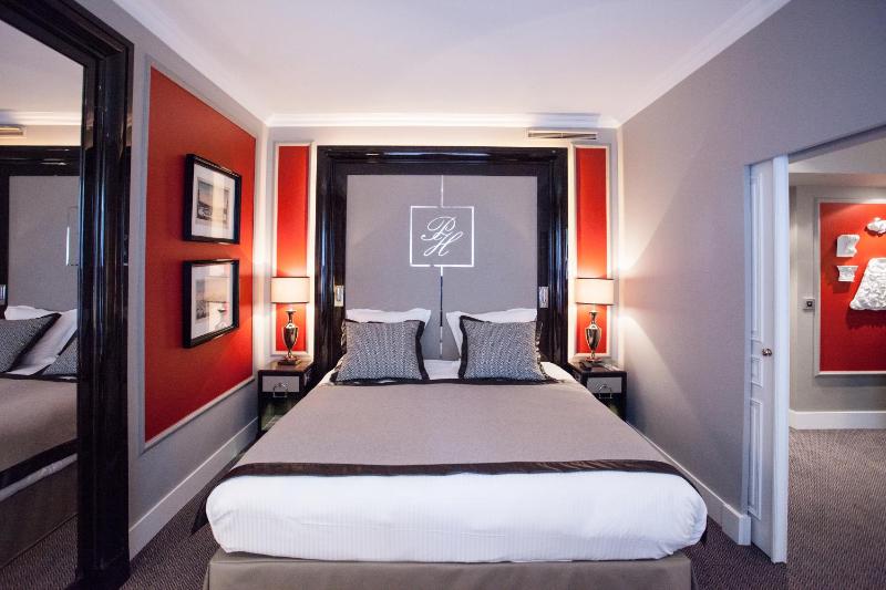 Suite with Courtyard View image 3