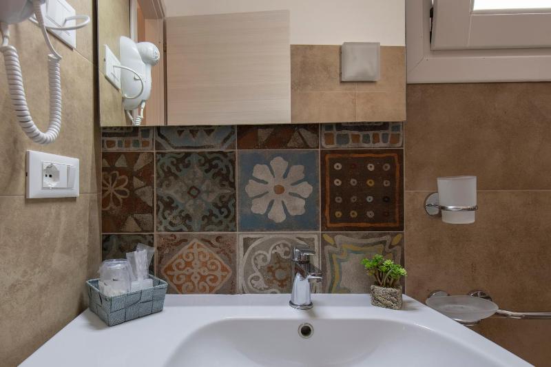 Deluxe Double Room with Balcony image 3