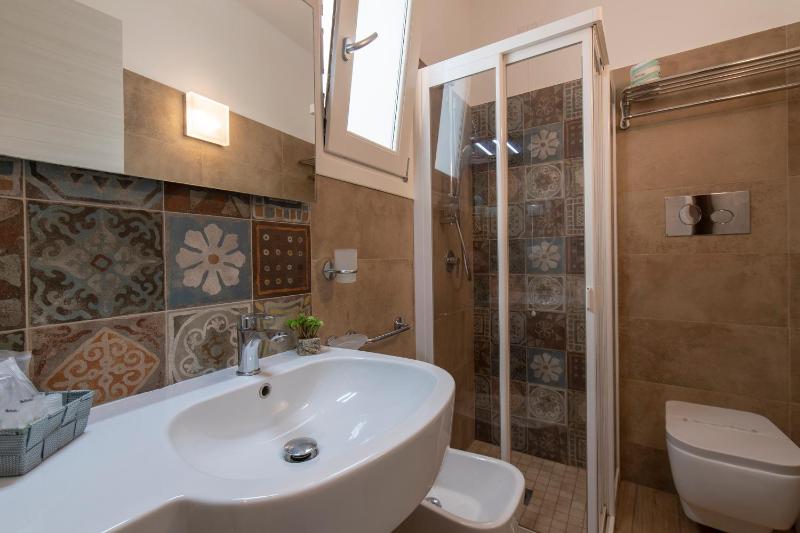 Deluxe Double Room with Balcony image 2