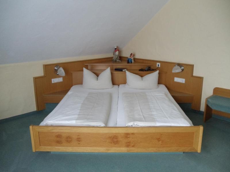 Double Room with Balcony image 3