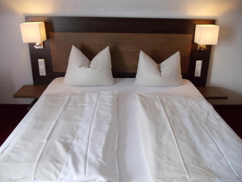 Double Room with Balcony image 1