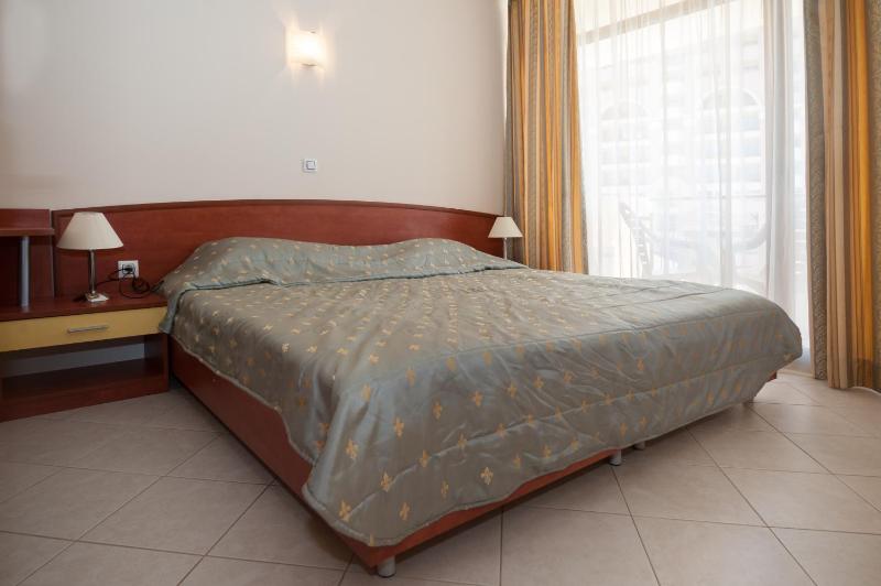 Standard One-Bedroom Apartment (2 Adults) image 2