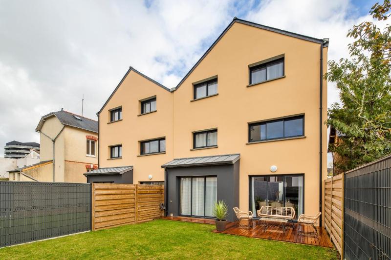 Five-Bedroom House image 4