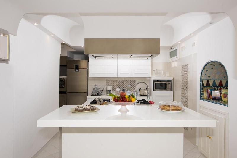 Amore Rentals - Villa Mimosa - image 34