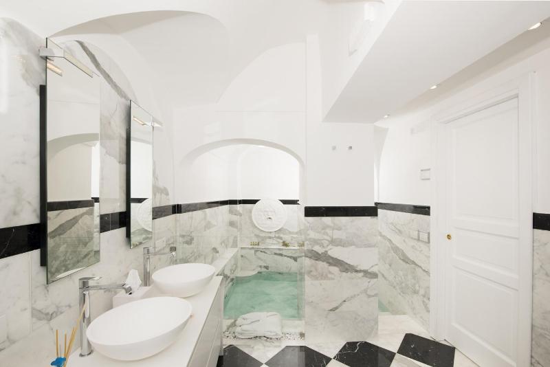 Amore Rentals - Villa Mimosa - image 18