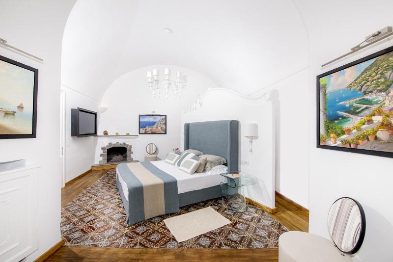 Amore Rentals - Villa Mimosa - image 36