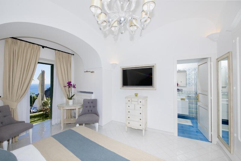 Amore Rentals - Villa Mimosa - image 7
