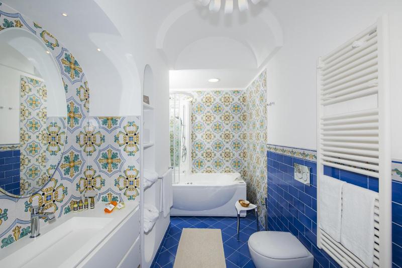 Amore Rentals - Villa Mimosa - image 40