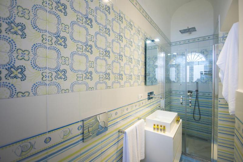 Amore Rentals - Villa Mimosa - image 23