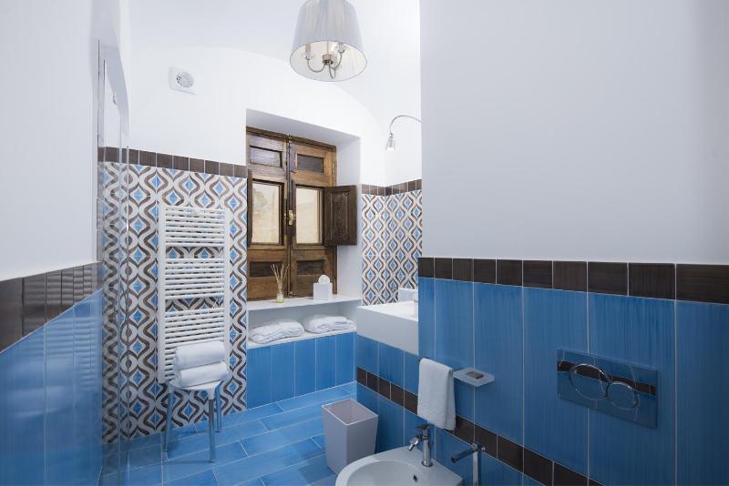 Amore Rentals - Villa Mimosa - image 15