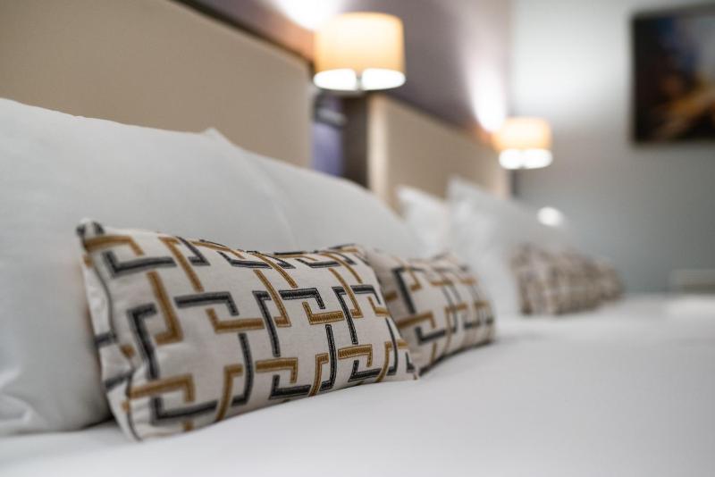 Classic Double Room with Two Double Beds image 4
