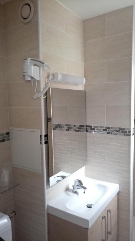 Single Room with Shower image 4