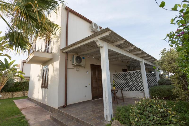 Triple Room with Garden View image 3