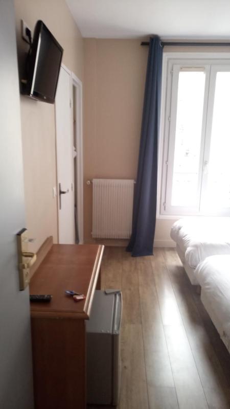 Twin Room image 2