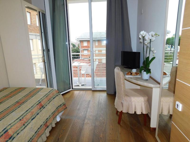 Single Room image 4