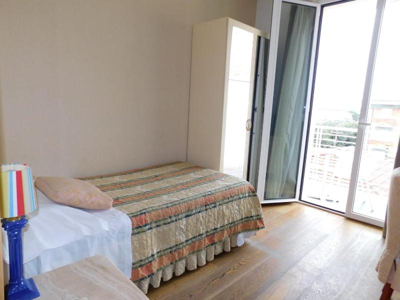 Single Room image 4