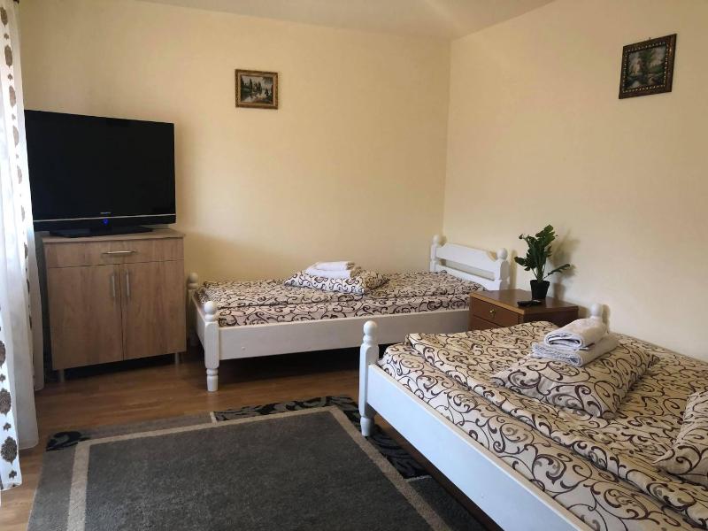 Triple Room with Shared Bathroom image 2