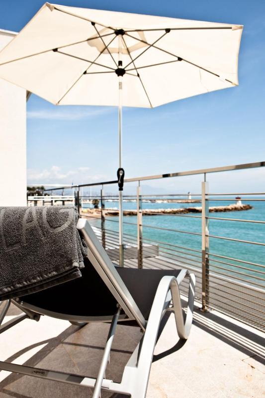 Deluxe Double Room with Sea View image 1