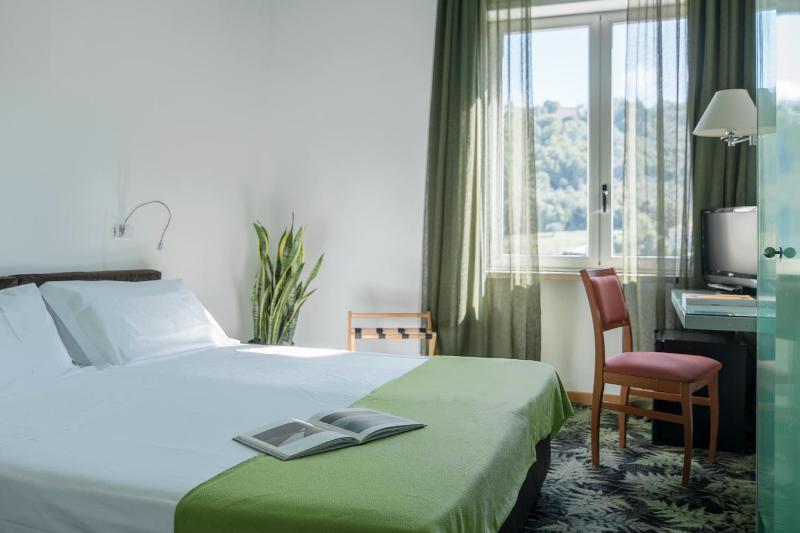 Double or Twin Room - Smart image 3