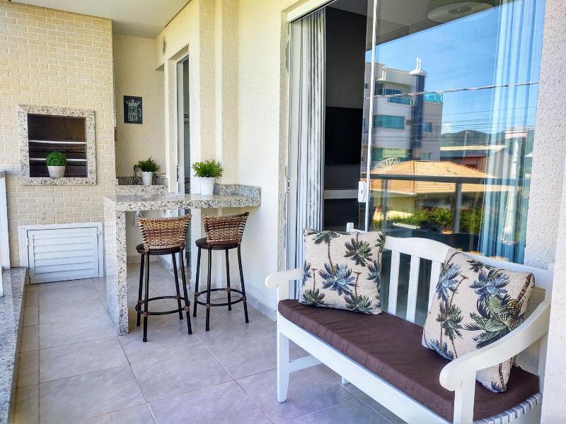 Apartamento Ipê Branco, Mariscal, ótima localização Images