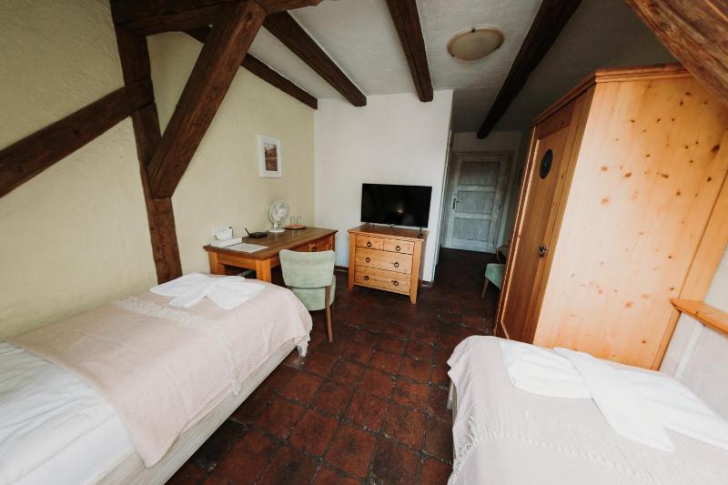 Twin Room image 4