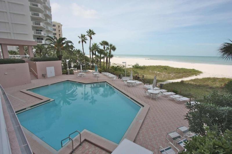 12B Crescent Beach Club - image 49