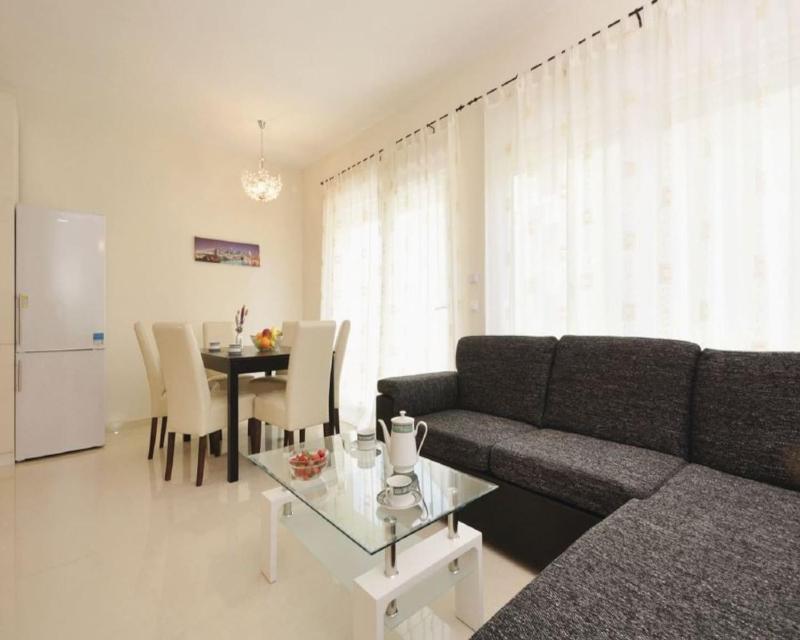 Two-Bedroom House image 3