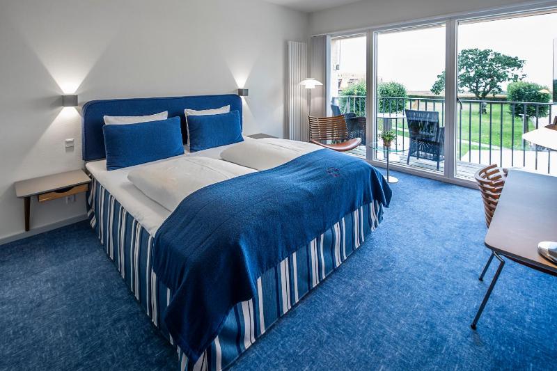 Deluxe Double Room with Balcony and Sea View image 2