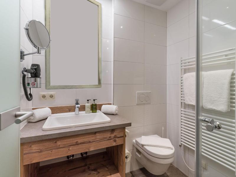 Standard Double Room image 4