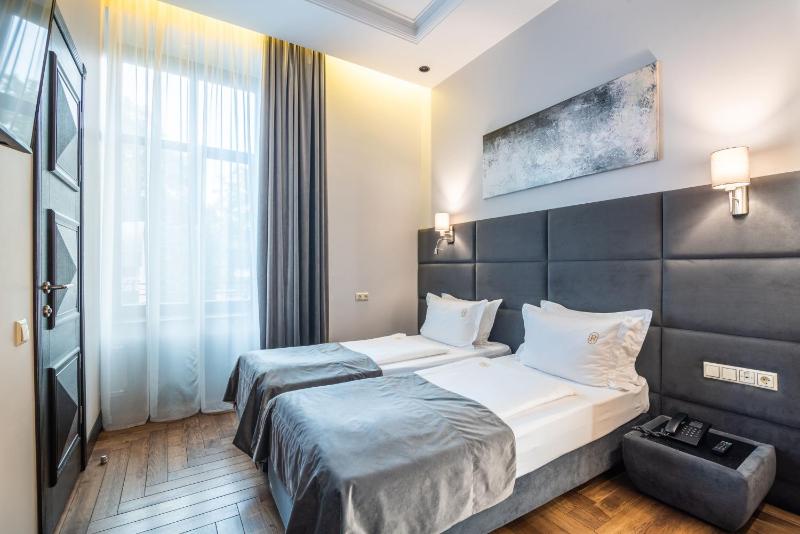 Twin Room image 3