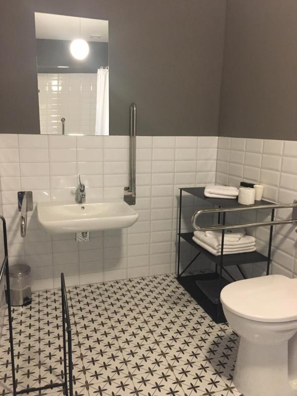 Single Room - Disability Access image 1